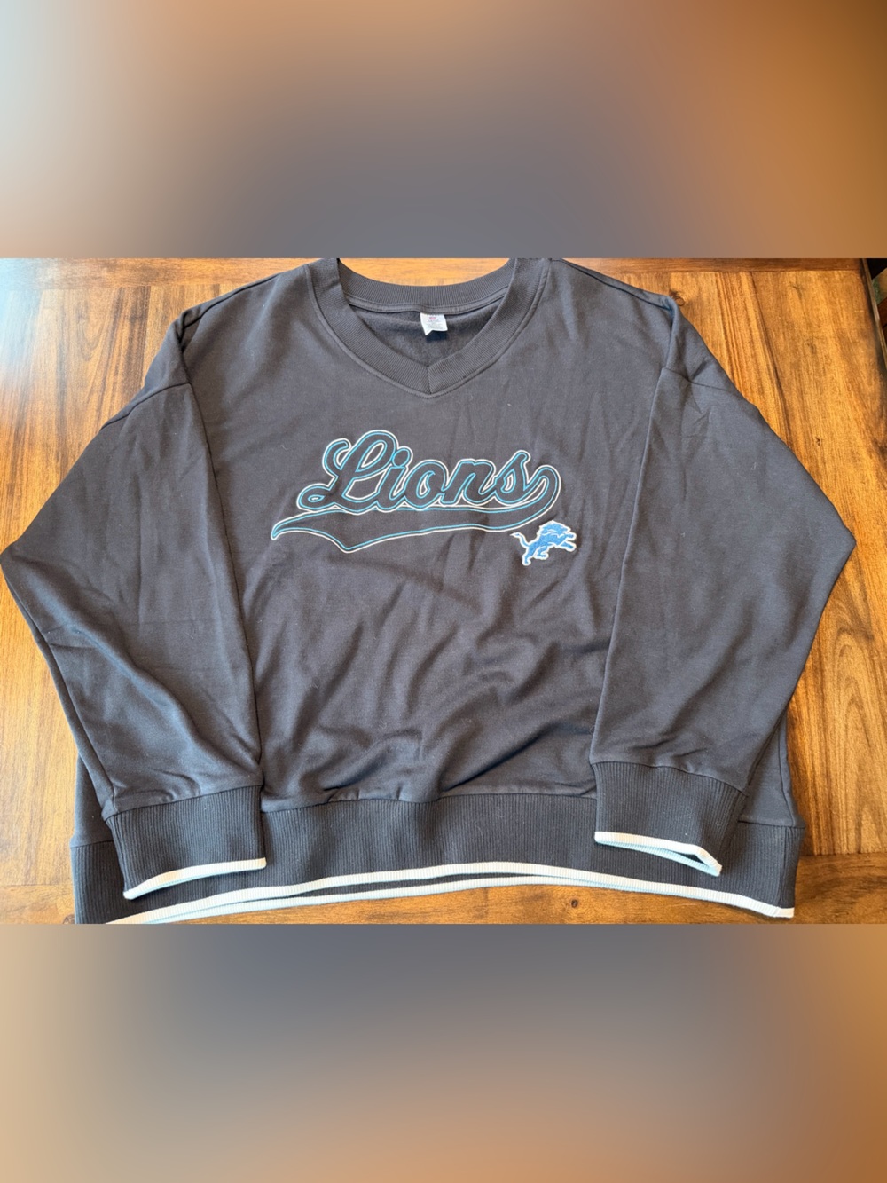 NFL Detroit Lions Woman’s Sleep/Loungewear Black Vneck  Sweatshirt 2XL